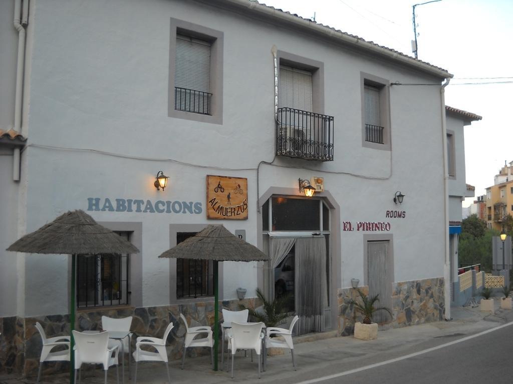 Pension El Pirineo Confrides Екстериор снимка