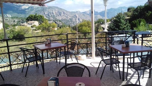 Pension El Pirineo Confrides Екстериор снимка